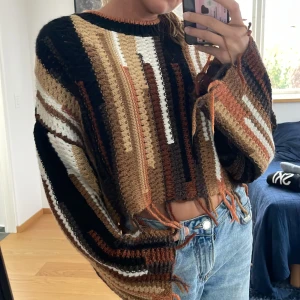 Design top zara - Snygg cool top från Zara. Aldrig använt (prislapp kvar). Storlek S.