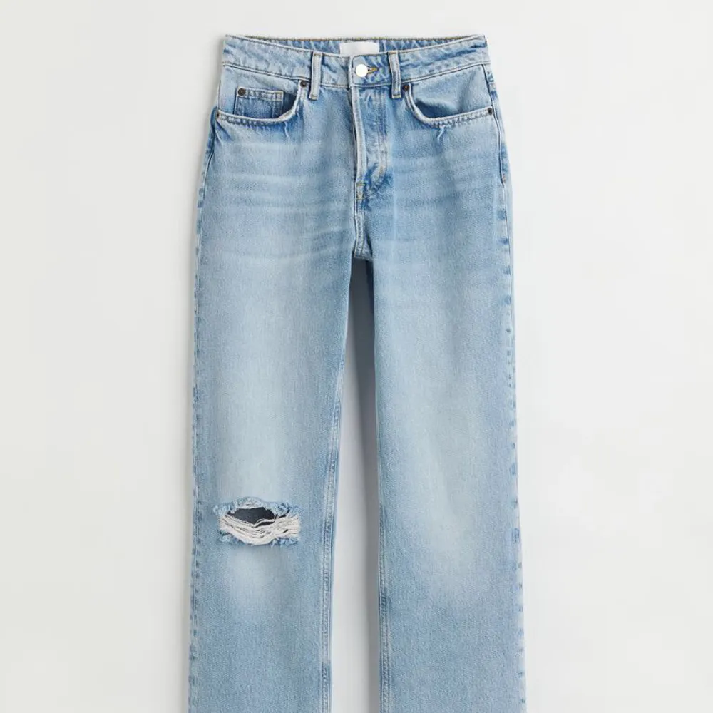 Helt oanvända jeans som inte passade och väntade allt för länge för att kunna skicka tillbaka🙈. Jeans & Byxor.