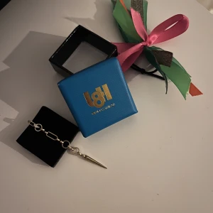 L8hasselblad - Fick i ett samarbete men kommer ej till användning,super fint och unikt  💘nypris 600 säljer för 350 pris går och diskutera vid snabb affär 