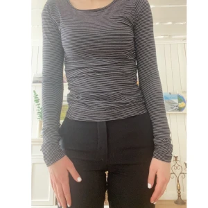 Randig tröja - Fin tröja från H&M. Den sitter jättebra och är skön. Men har inte fått användning för den.💓