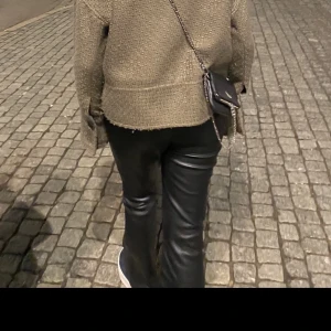 Zadig väska  - Jättefin zadig väska i ett jättebra skick. Den är köpt här på plick men den e som ny inga skador💗