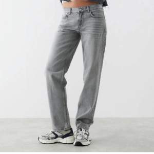Säljer dessa jeans från Gina i strl 32. Väldigt bra skick använda fåtal gånger. Nypris:500. Säljer för 200kr+frakt 