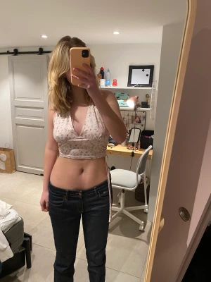 Sommar topp - En sommartorp köpt här på plick. Väldigt skönt material och använd ca 1 gång. Storlek S