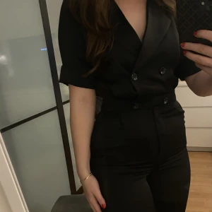 Kostym jumpsuit - Aldrig använd, prislapp kvar  