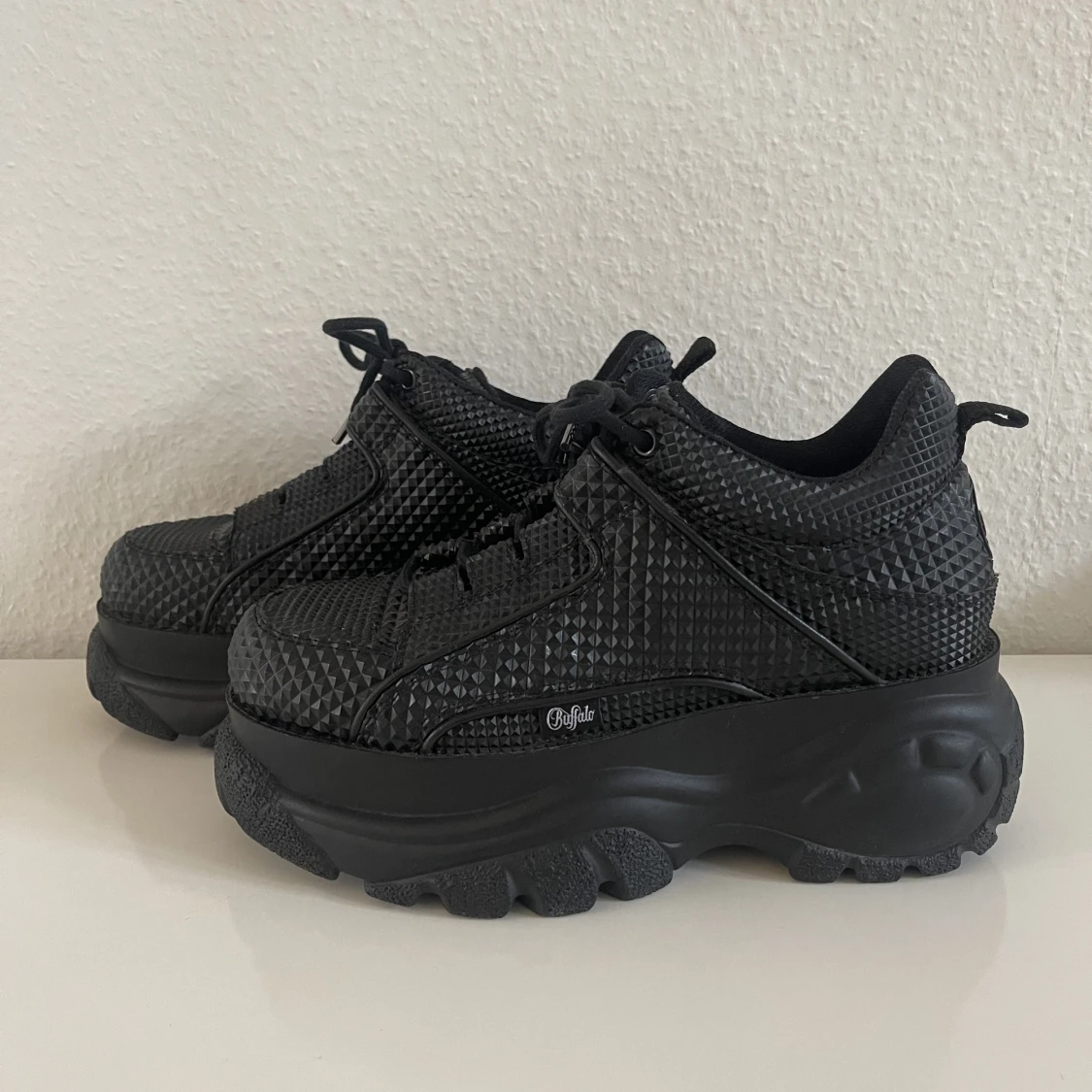 Buffalo Low-top Sneakers