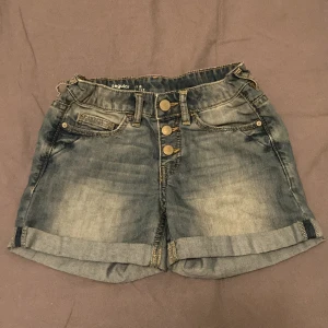 Denim shorts  - Denim shorts  EUR 128 UK 7-8Y