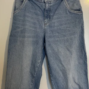 Straight leg Byxa från H&M - priset kan diskuteras