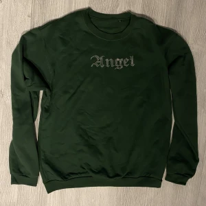 Angel Rhinestone Sweatshirt - Fet Rhinestone tröja💎 Helt ny👍 Finns i fler storlekar, meddela för mer info🤝 Kan gå ner i pris vid snabb affär🔥
