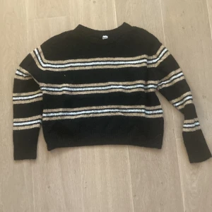 Svart tröja från H&M, S - Svart, stickad tröja från H&M i storlek S. I mycket gott skick!
