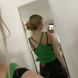 Grönt linne - Jätte fint grönt somrigt ribbat linne som inte kommer till användning. I storlek S från Zara. 😊💕