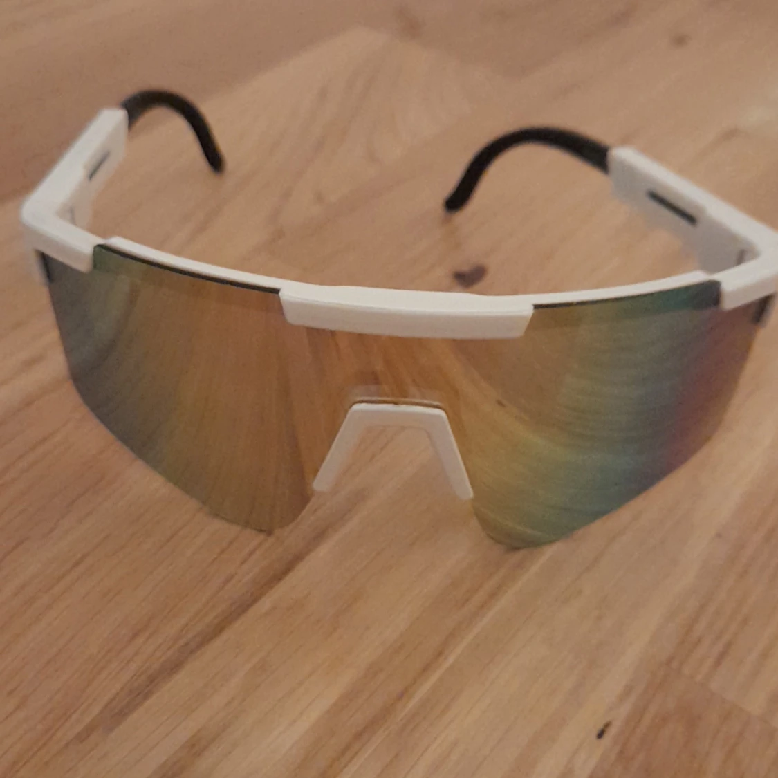 Solglasögonen  - 90