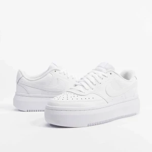 Nike sneakers - Säljer mina Nike court vision alta sneakers, unisex!! Använda 2 gånger!!