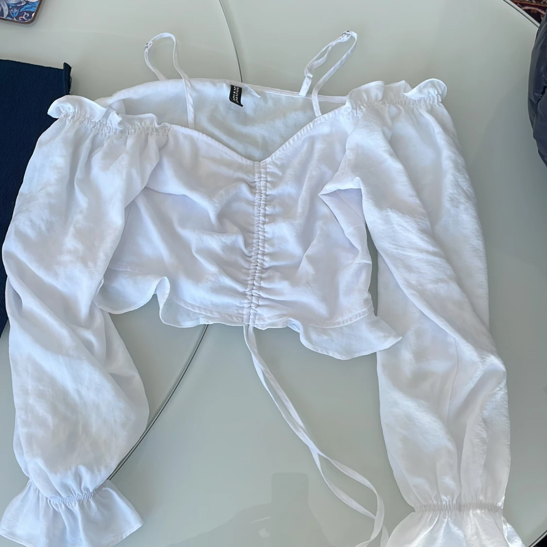 Vit off-shoulder topp