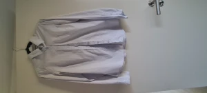 Ljusblå skjorta  - Ljusblå skjorta i väldigt fint skick från märket Stockh lm. 