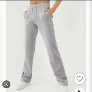 Juicy Byxor  - Säljer nu mina gråa juicy byxor ifrån barnavdelning! De är i bra skick men säljer då dom e lite för stora för mig💗💗 köpts för 849⚡️⚡️