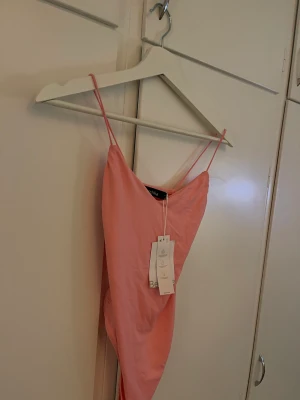 Body - Rosa body med knäppning 