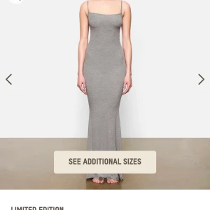 SKIMS  - Säljer min SKIMS klänning använd 1 gång. XS passar S också. 