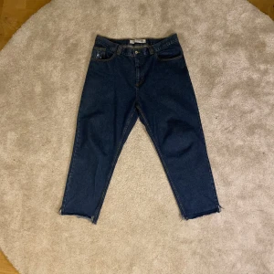 Polar 92! DENIM - Säljer ett par Polar 92! Denim i storlek 36/32. Liknar Polar Big boys och är riktigt stiliga och baggy. Köpte av en annan kille här på plick så byxorna är klippta och passar snarare 30-31 i längden. Kan skicka eller hämtas i Uppsala.