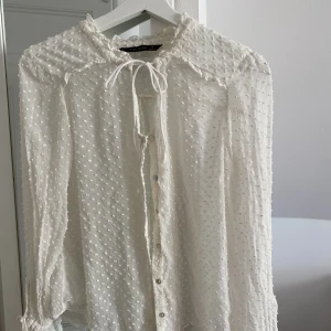 Zara blus - Så söt blus från zara, storlek s💕💕💕