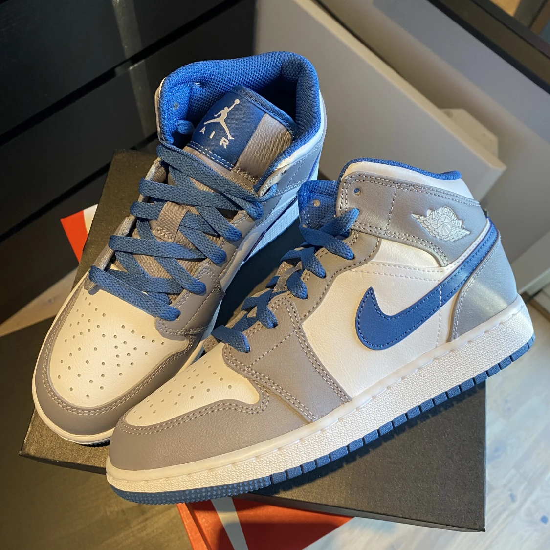 Jordan 1 Mid ”True Blue”