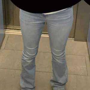 Bootcut jeans från Nelly. Storlek 36. Även väldigt stretchiga.