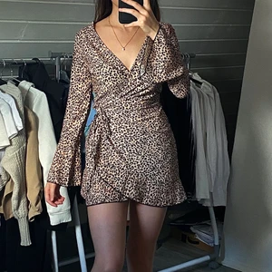 Leopard klänning - köparen står för frakten