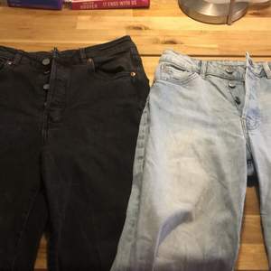 Jeans ifrån hm i st 36. Finns i två olika färger . Säljer byxor separat 