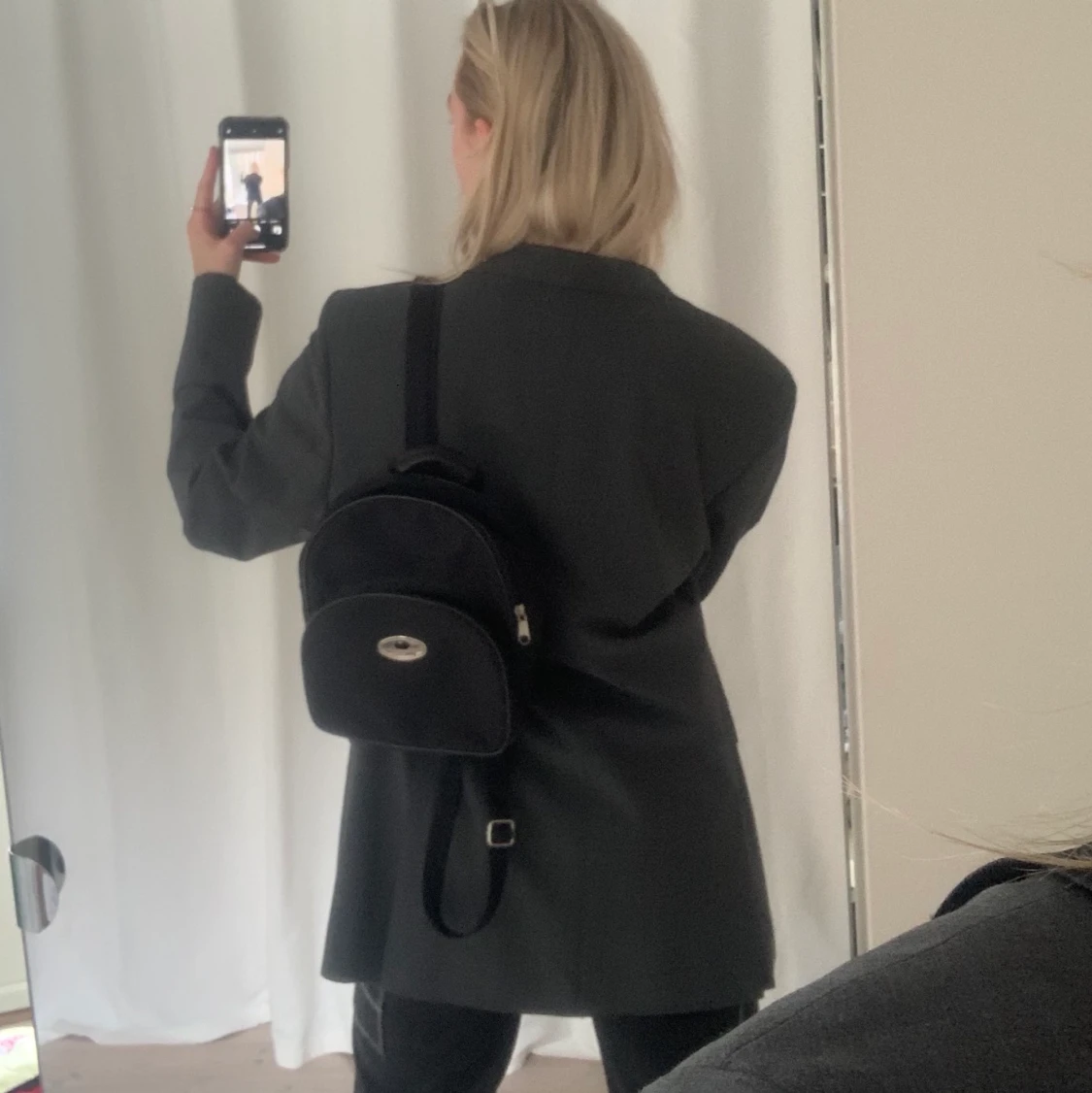 Liten svart ryggsäck  - 91