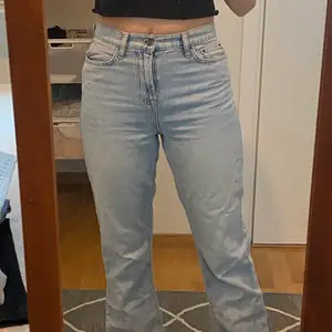 Jätte fina raka jeans men har aldrig kommit till användning