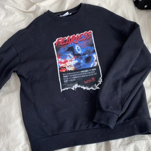 Sweatshirt med tryck strl M - Säljer denna jättesnygga sweatshirten från junkyard i strl M. Superbra skick! Säljer för 150kr + frakt⭐️🫶🏼