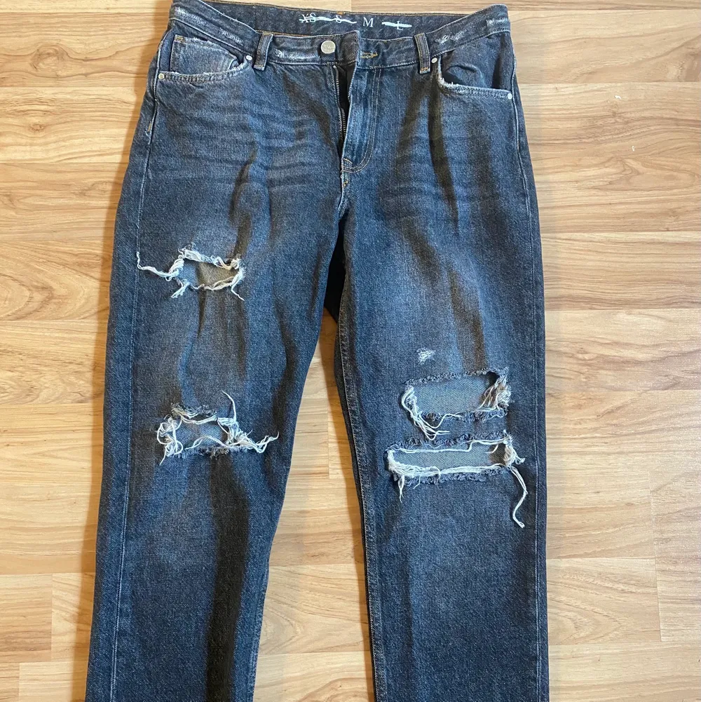 Säljer dessa Never denim jeans i storlek M för 80kr. Jeans & Byxor.