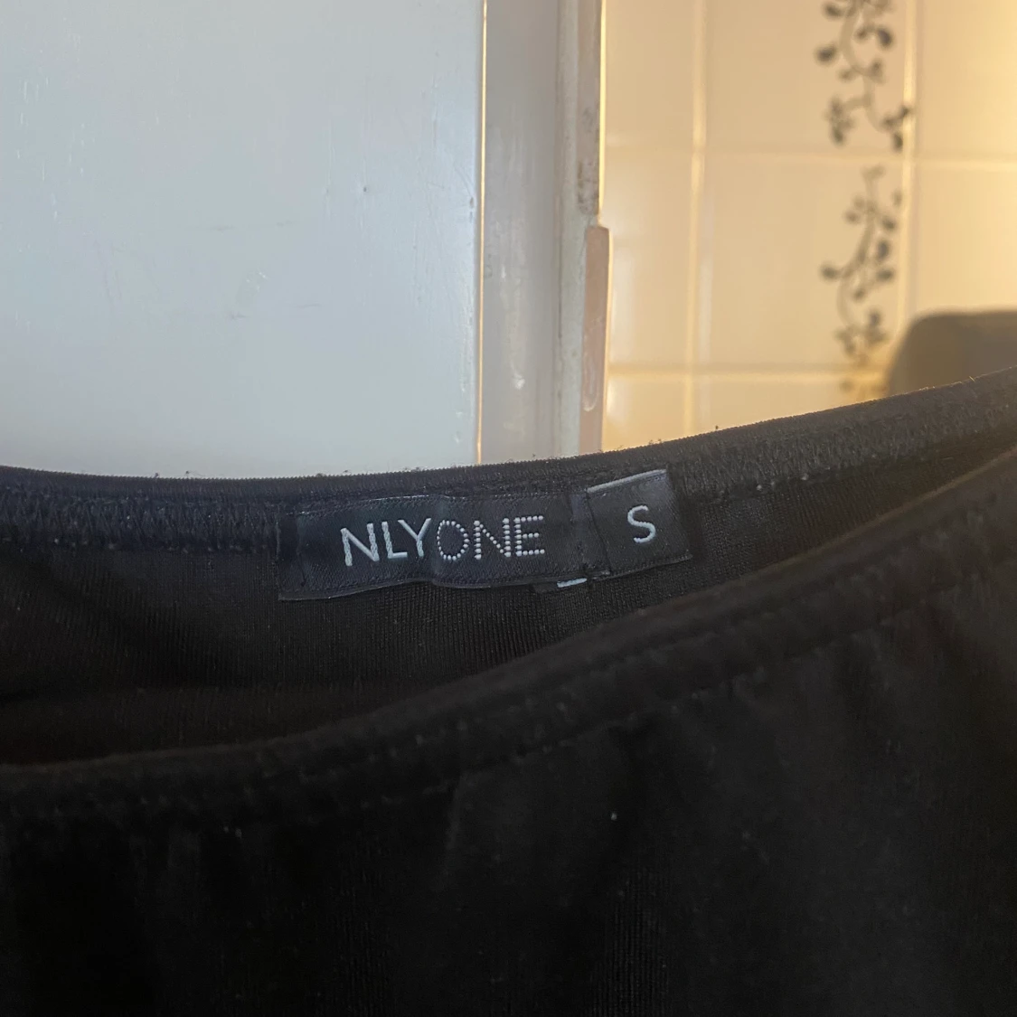 Volang tröja ifrån Nelly - 90