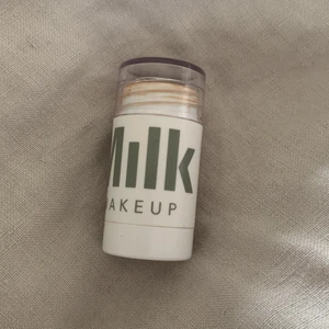 Milk bronzer stick - Aldrig använd, endast tagit av innerlocket!!!🙌🏼🙌🏼i färgen baked💕💕