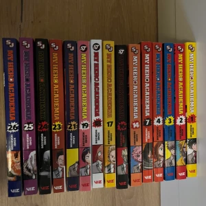 My hero academia 1-4,7, 14, 16-19, 21-26 - Shipping depends on how much mangas you’ll buy so don’t rely on the price I set, each volume costs 120kr. 