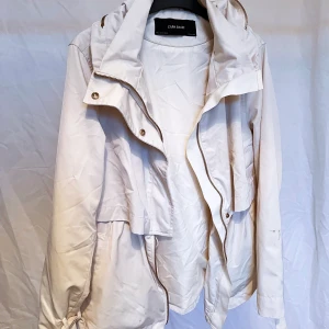 Regnjacka zara  - Regnjacka från zara storlek S 