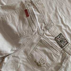 Vintage vit shorts, köpte från Beyond Retro.