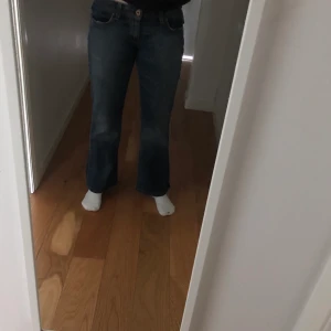 Levis jeans  - Skitsnygga levis jeans som inte kommer till användning, de säljs inte längre någonstans vad jag vet. Kom privat vid intresse eller funderingar!❤️