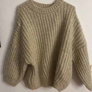 Stickad tröja från bikbok - En stickad tröja från bikbok, nästan oanvänd