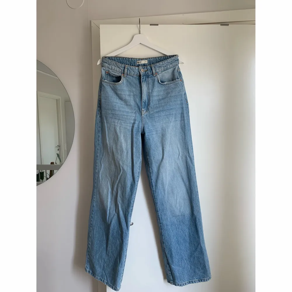 Vida jeans från Gina tricot i modell ”Idun” i storlek 38. . Jeans & Byxor.