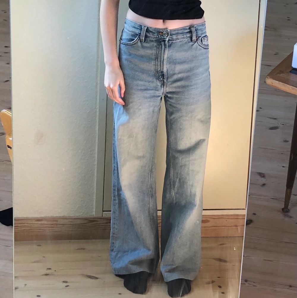 Baggy jeans köpt second hand. Står ingen storlek men passar mig som är XS. Skicka privat för mått!💗 150 kr + frakt 📦 . Jeans & Byxor.
