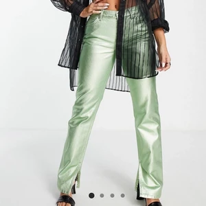 Jeans - Supercoola jeans från Asos! Aldrig använda då dom är lite stora. Storlek 30/32. 199+frakt