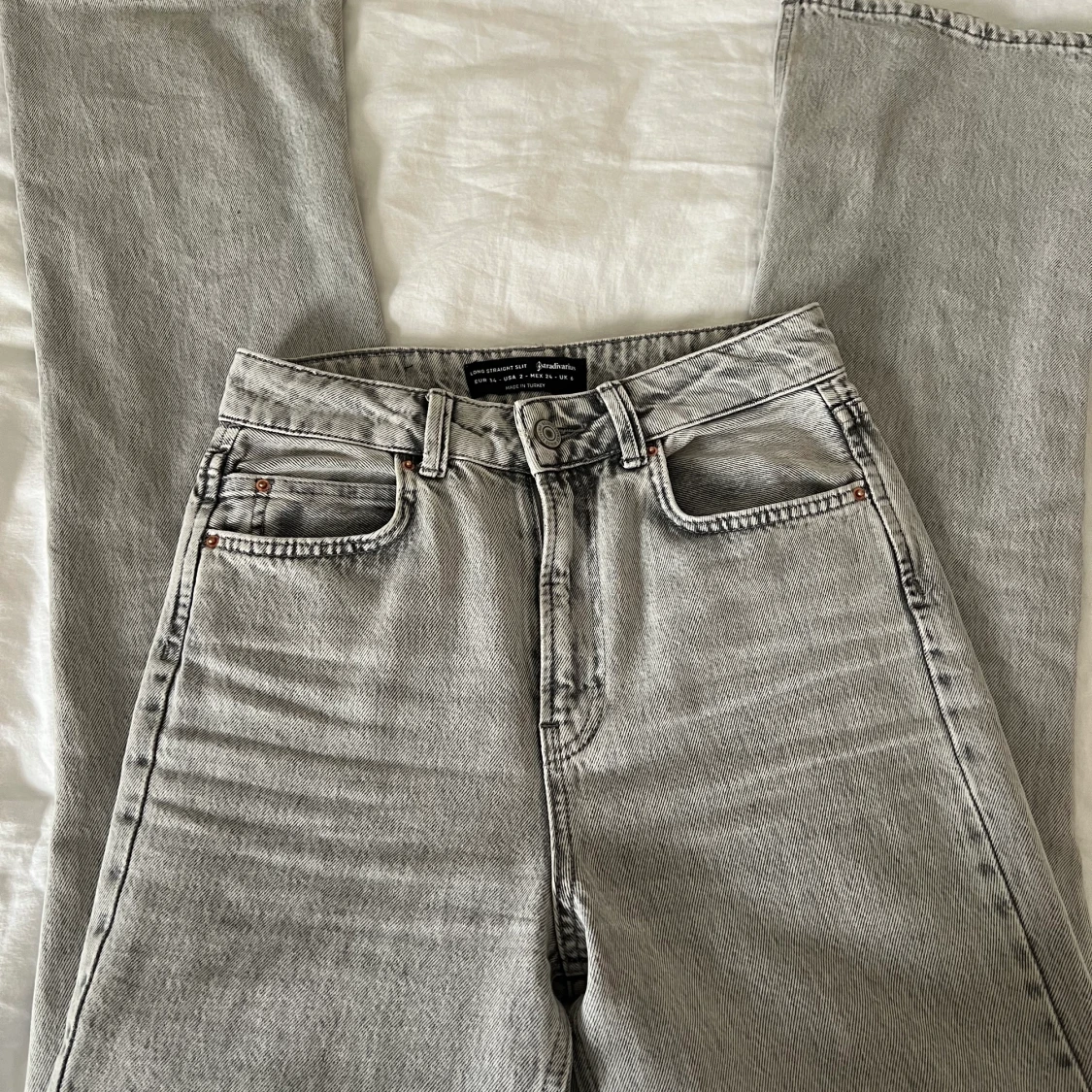 Grå jeans 