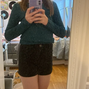 Svarta shorts  - Svarta shorts från ginaticot. Säljer pga har blivit försmå. 25kr + frakt