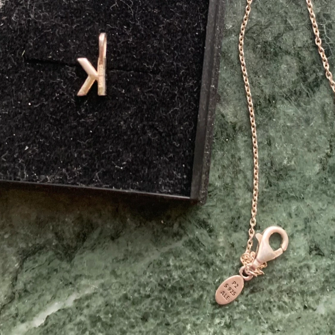 Bokstavs Berlock K, kedja Pandora  - 90