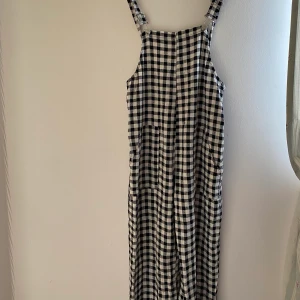 Byxdress zara - Superfin byxdress från zara, använd 2 gånger, lite för kort för mig o benen så beställde större storlek (är 168cm)