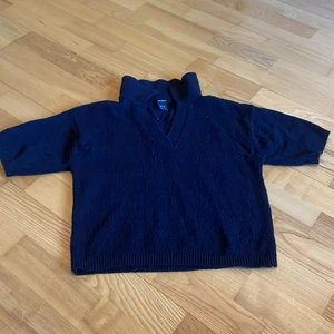 T-shirt - En T-shirt använt 2-3 gånger från lindex. Frakt ingår