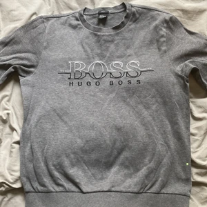 Hugo Boss sweatshirt strl S - Slim fit, knappt använd, bra skick