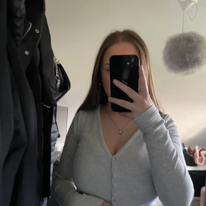 Grå tröja - En grå tröja från hm, aldrig andvänd💕