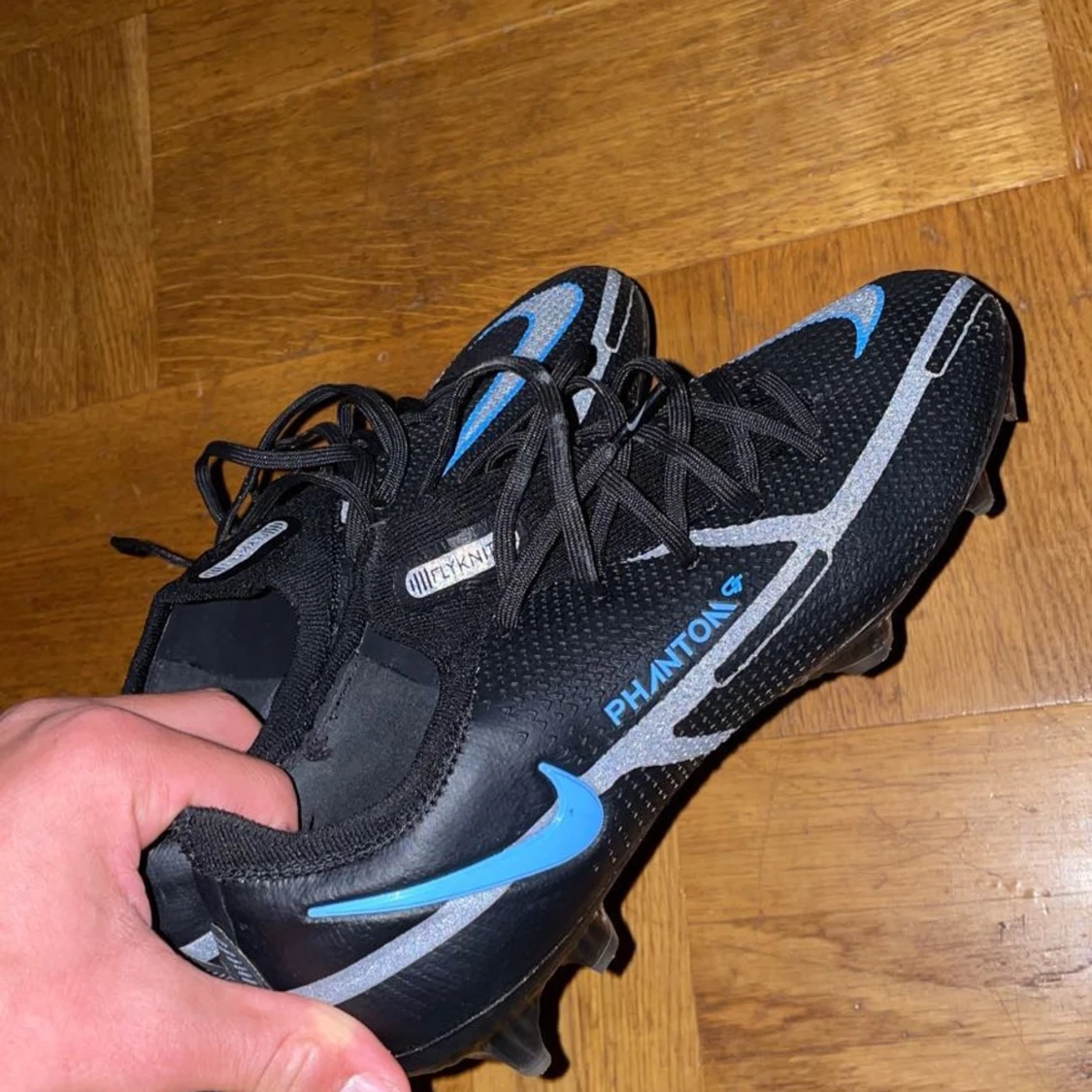 Helt nya fotbollsskor Strl 42 - 90