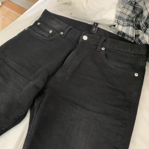 Jeans - Svarta jeans från weekday. Använda ett antal gånger💕